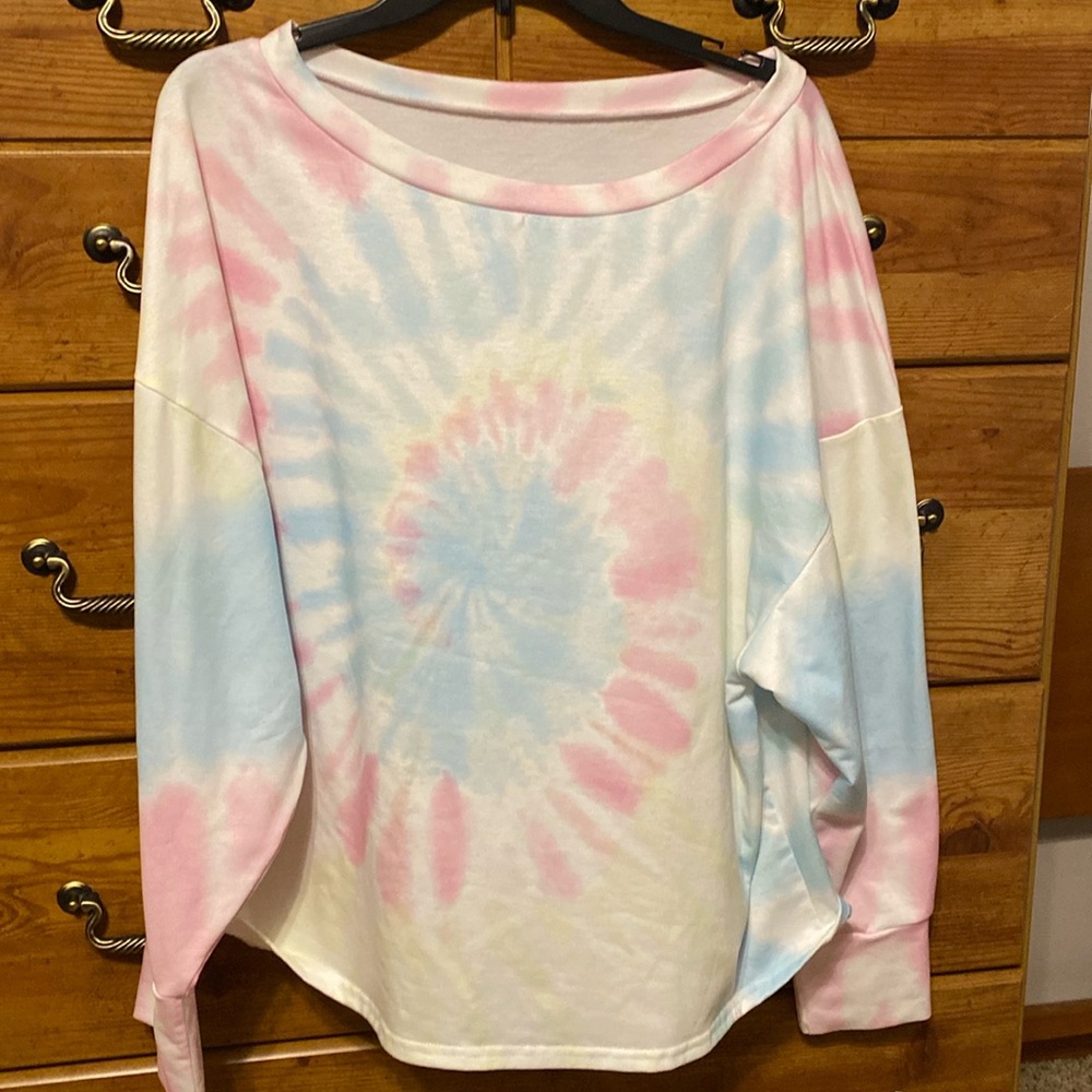 Beautiful tie dye tee size L